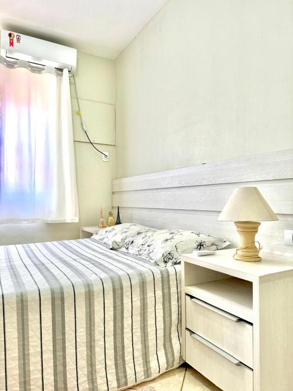 Postel nebo postele na pokoji v ubytování Quarto em apto compartilhado com anfitrião