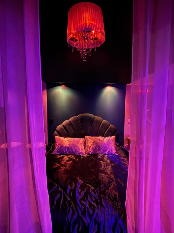 Postel nebo postele na pokoji v ubytování La Terrasse Des Spas - Restaurant - Institut Massage