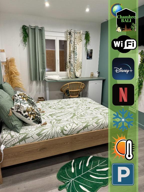 une chambre avec un lit et une fenêtre dans l'établissement WORLDROOM Chambre privée avec espace commun, à Perpignan