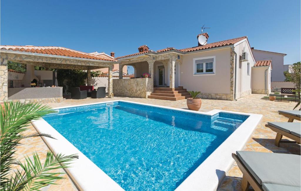 Three-Bedroom Holiday Home Betiga With A Fireplace 02