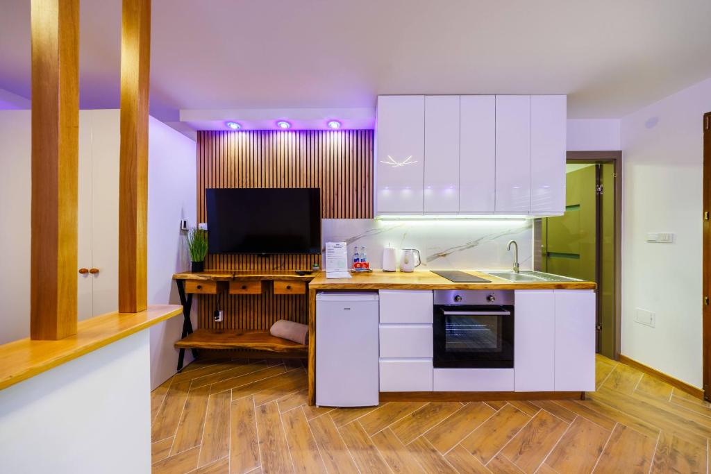 Η κουζίνα ή μικρή κουζίνα στο Spokojne Zacisze- Rzeszów Suite, Free Parking by StayNest