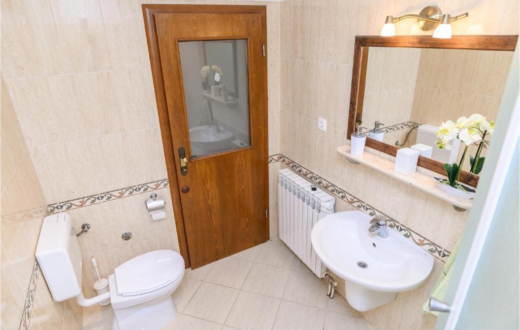 Kúpeľňa v ubytovaní Stunning Home In Dicmo With Kitchen