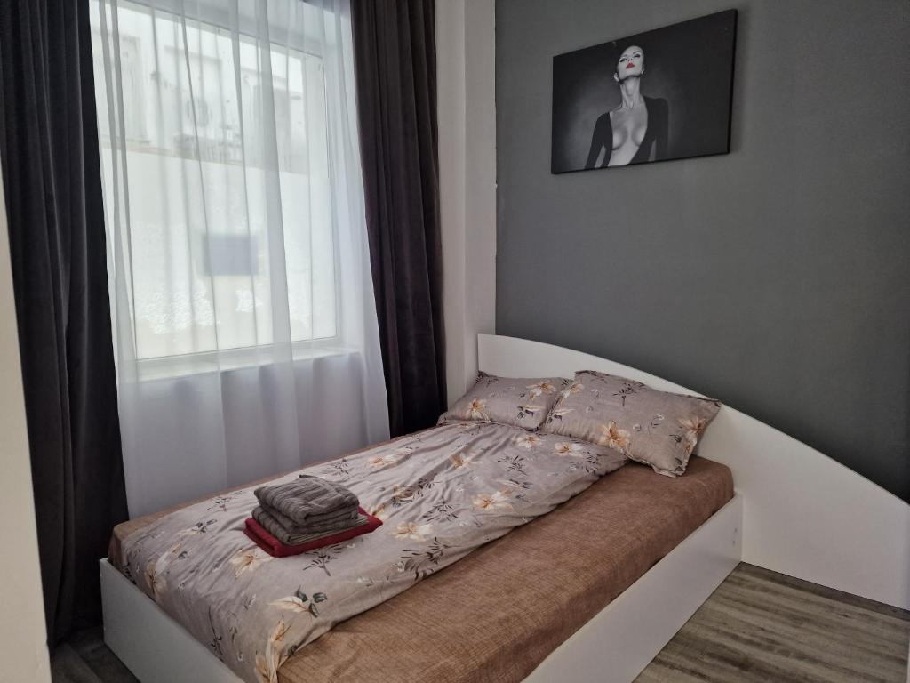 a small bed in a room with a window at Gaia Villa Predeal in Predeal