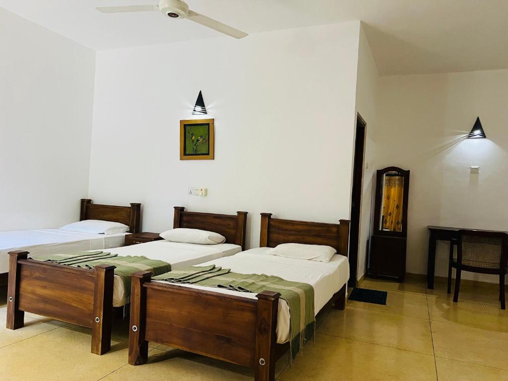 Postel nebo postele na pokoji v ubytování Kingfisher Resort & Retreat Sigiriya