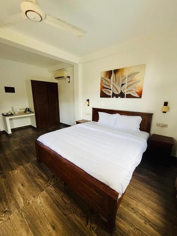 Green Parrot Beach Resort - 2