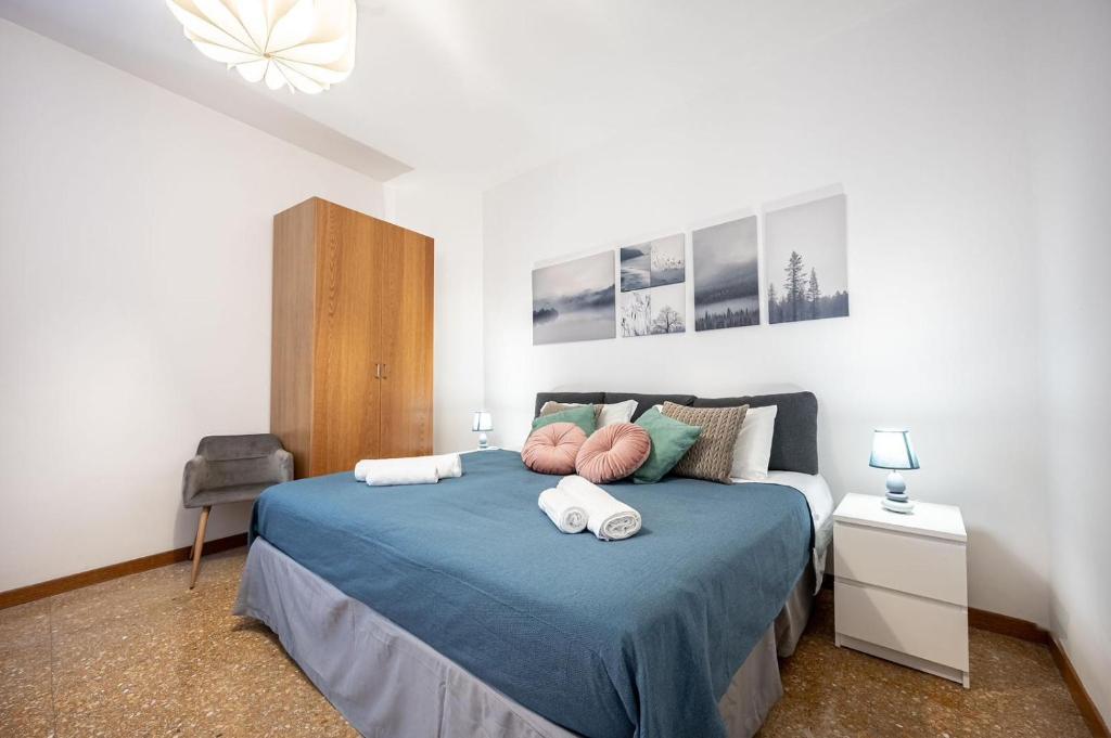 Elegant King Apartment in Testaccio Walk to Colosseum