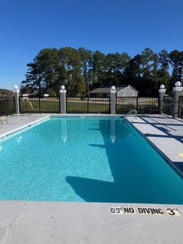 Bazén v ubytování Microtel Inn & Suites by Wyndham Camp Lejeune/Jacksonville nebo v jeho okolí