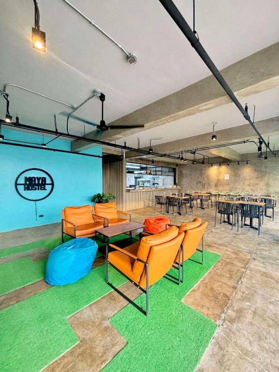 Posezení v ubytování Maya Hostel El Nido
