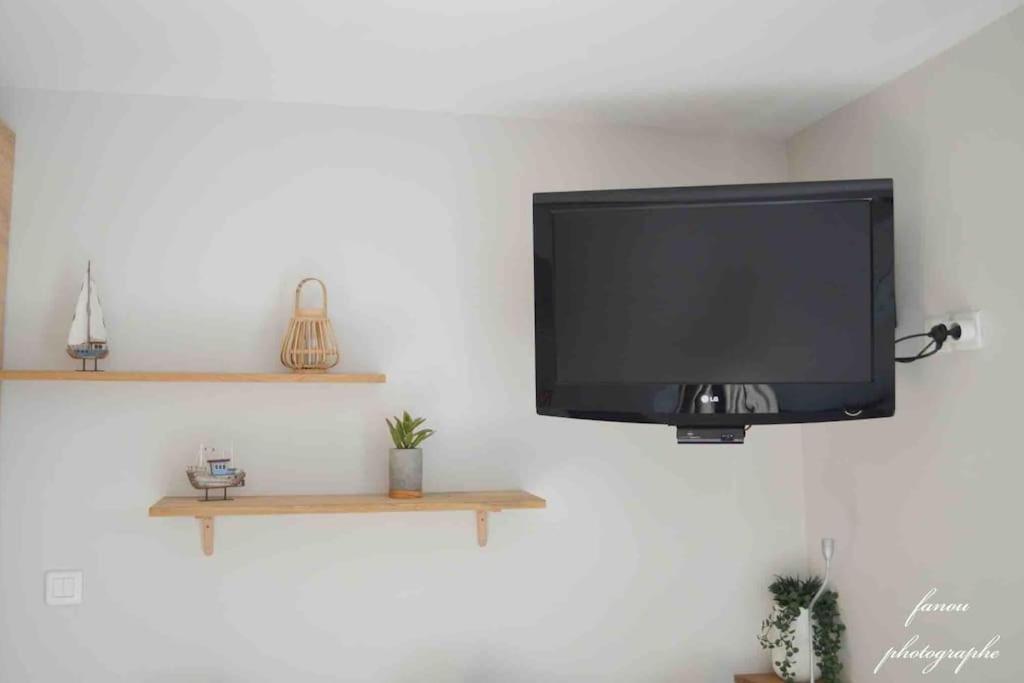TV a/nebo společenská místnost v ubytování Studio vue Mer