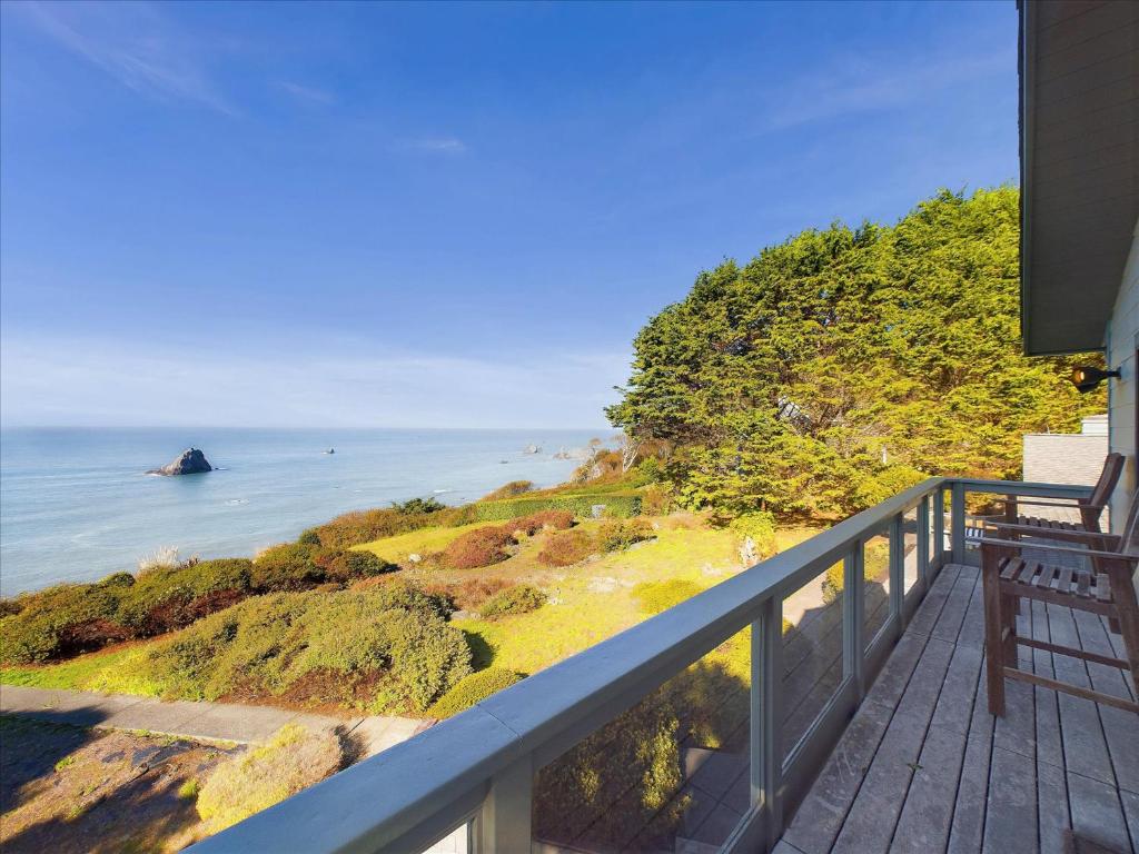 Trinidad Vacation Rental Sleeps 4 - Housity