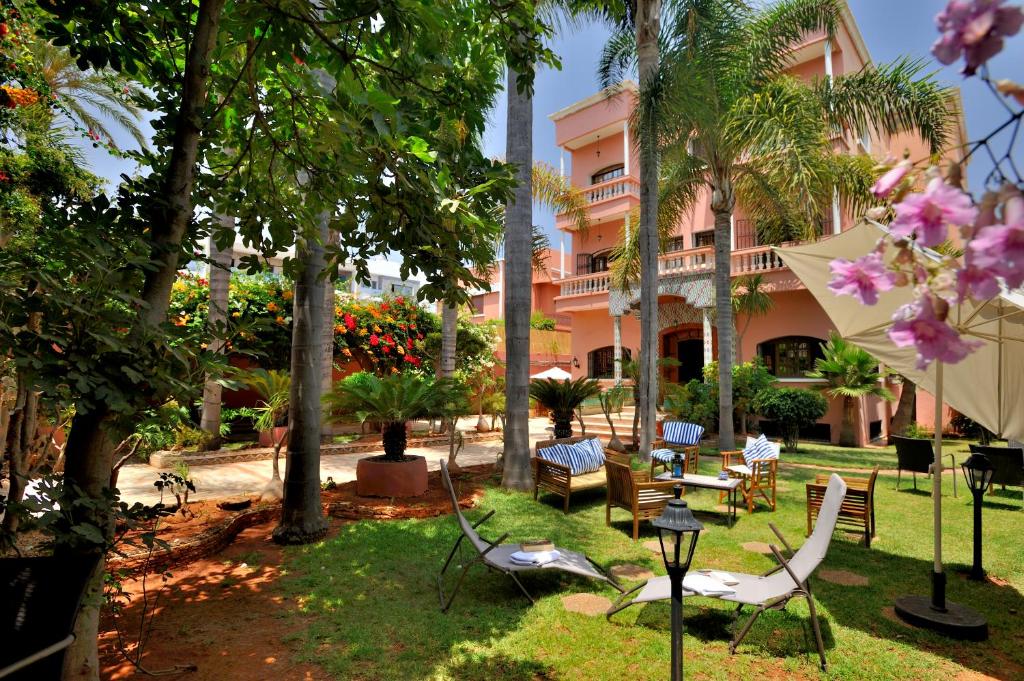 Un jardín fuera de LHOSTEL à Casablanca