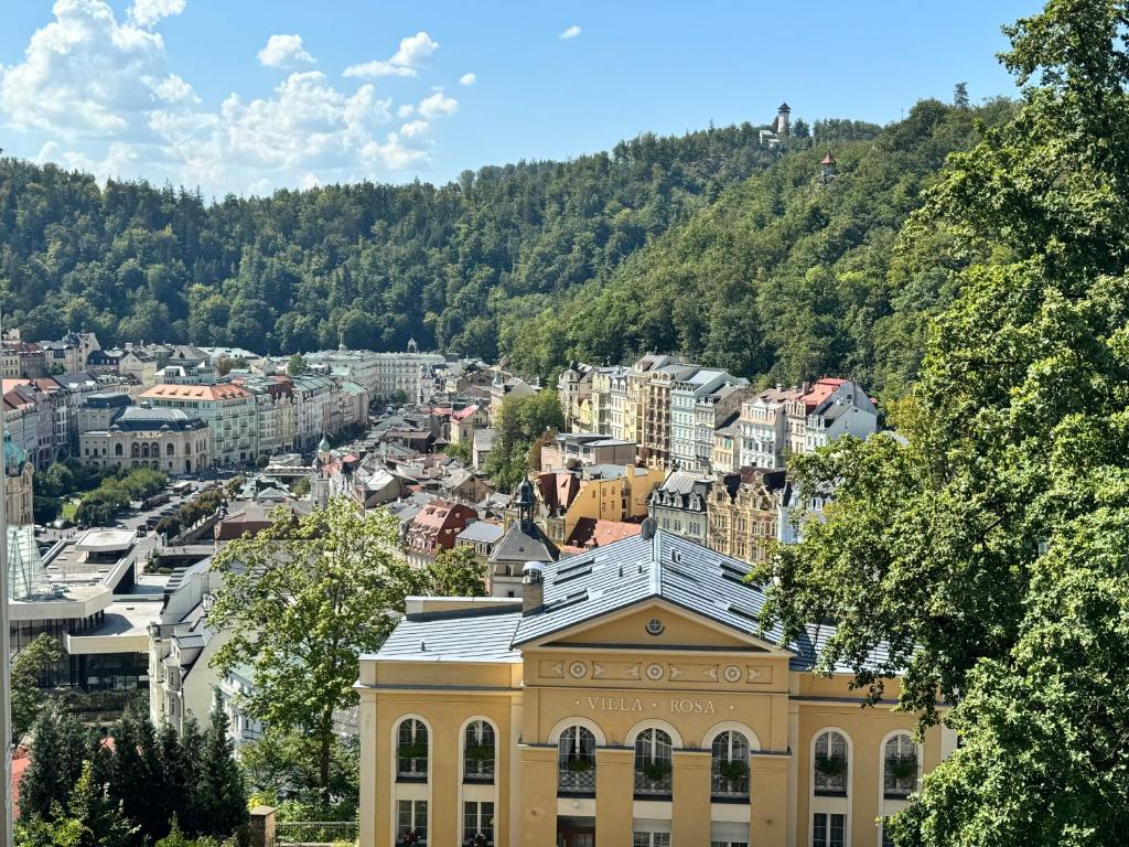Nespecifikovaný výhled na hory nebo výhled na hory při pohledu z apartmánu