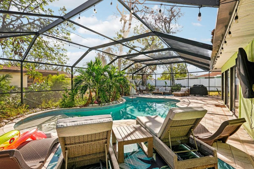 Πισίνα στο ή κοντά στο 4 Br Bradenton Home Private Pool Outdoor Bar WD