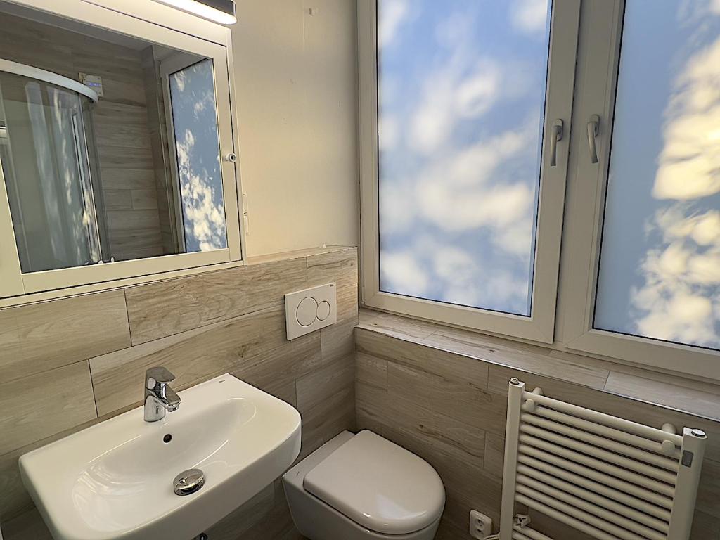 Koupelna v ubytování Apartments 4u: KAMPUS Upstairs Hradec Králové