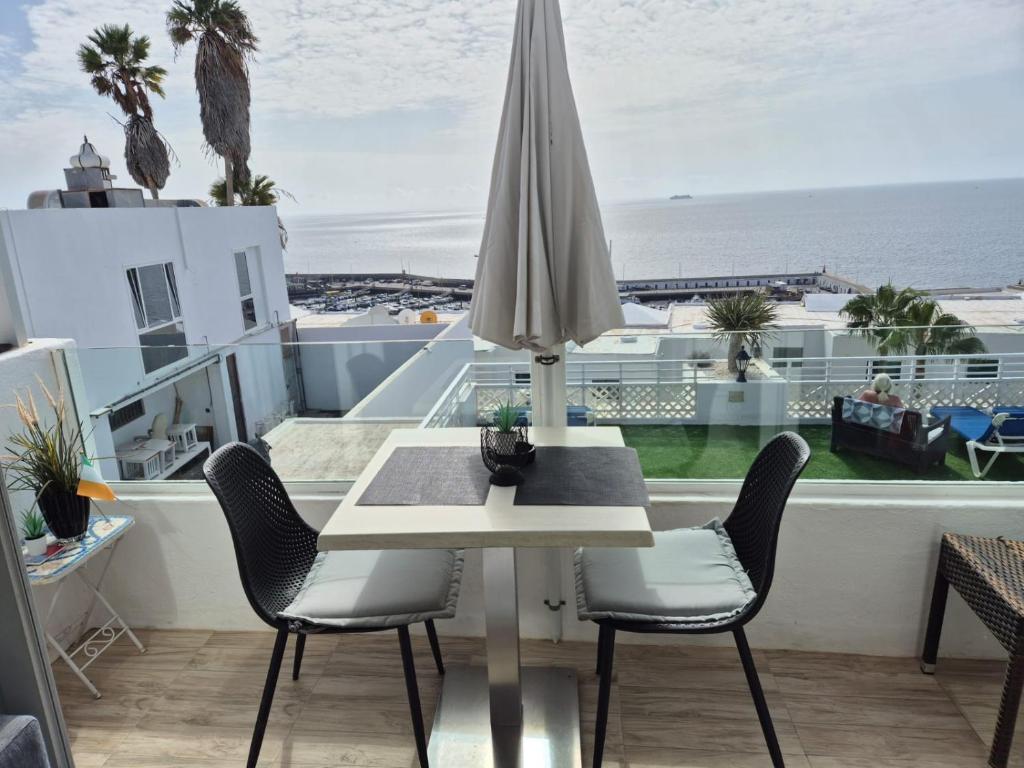 En balkon eller terrasse på Las Terricitas Old town Apartment