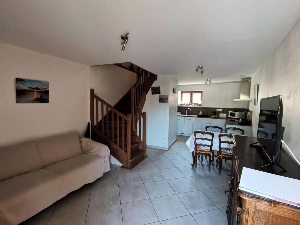 O bucătărie sau chicinetă la Résidence Mais Fortchorges -chorges - Belle maison rénovée de 80m2 au centre de Chorges MAIS FORTCHORGES MAE-9001