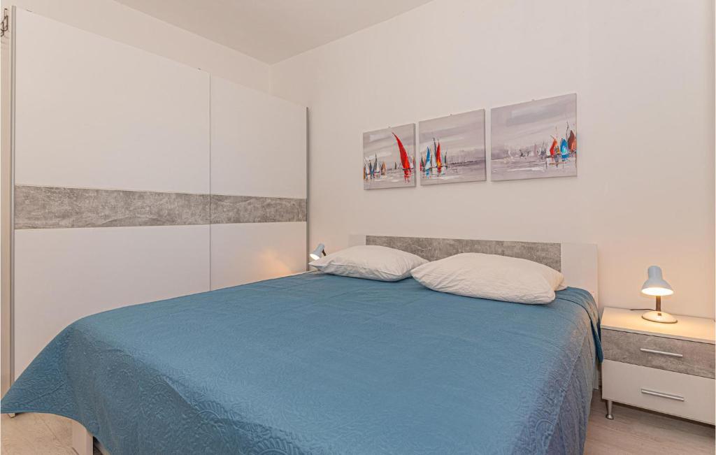 Posteľ alebo postele v izbe v ubytovaní 4 Bedroom Beautiful Home In Raslina