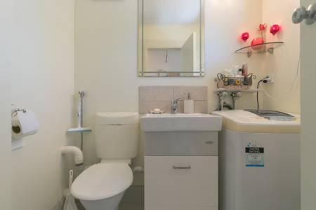 Cozy Room in Devonport - Housity