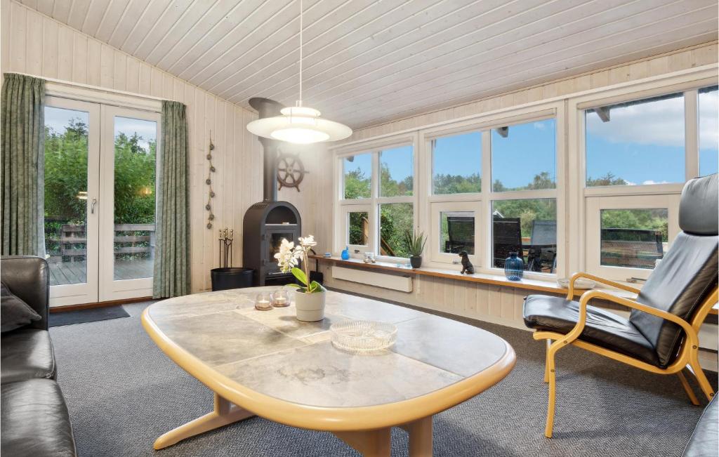 Posezení v ubytování 4 Bedroom Pet Friendly Home In Ebeltoft