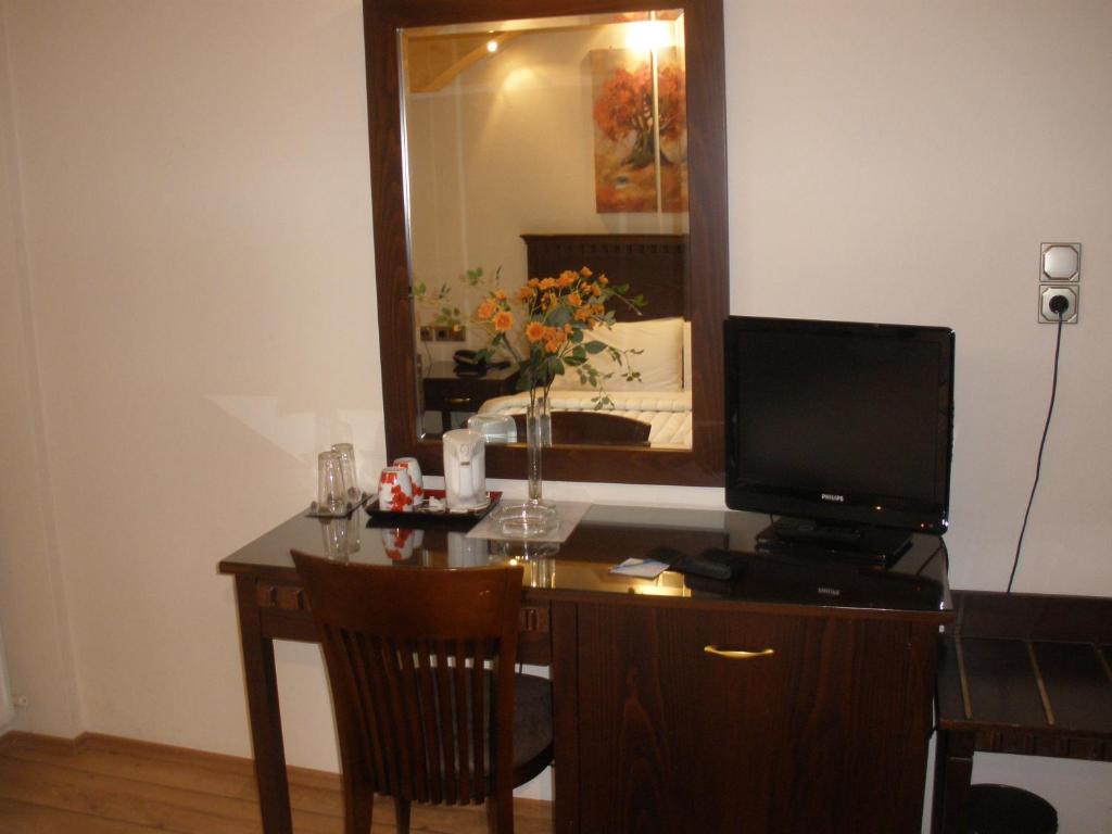 TV a/nebo společenská místnost v ubytování Pelias Hotel
