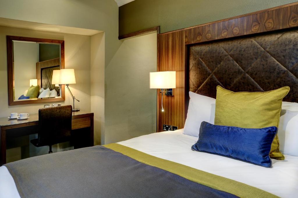 Frensham Pond Country House Hotel & Spa - 