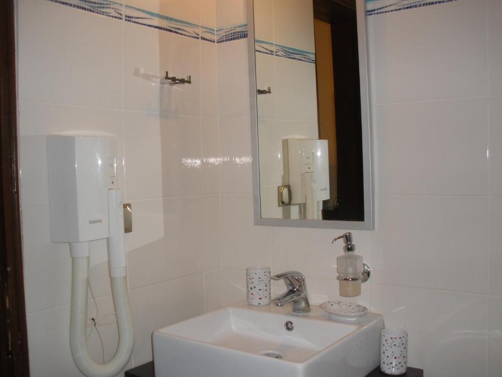 Koupelna v ubytování Pelias Hotel