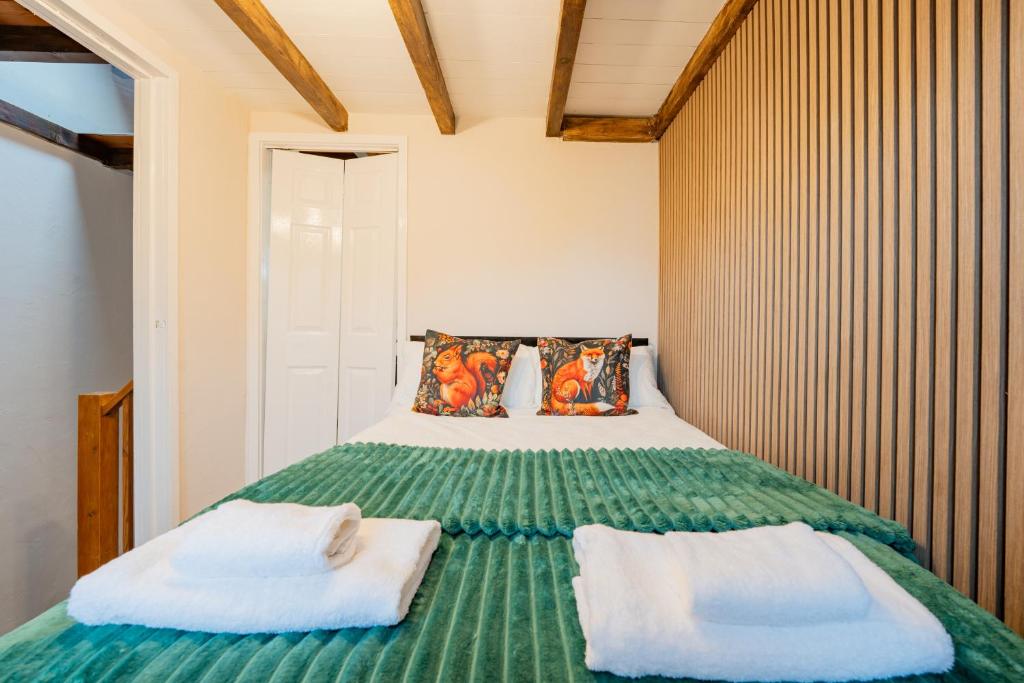 Postel nebo postele na pokoji v ubytování Cosy Cottage-tiny house