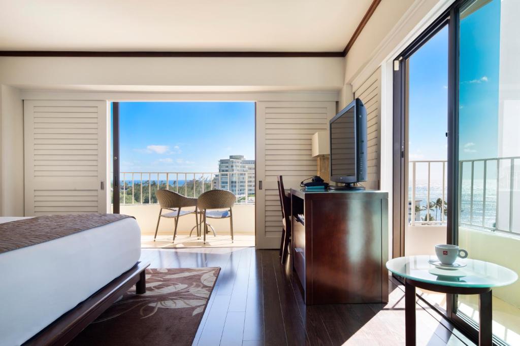 Lotus Honolulu at Diamond Head - Premium Ocean View King