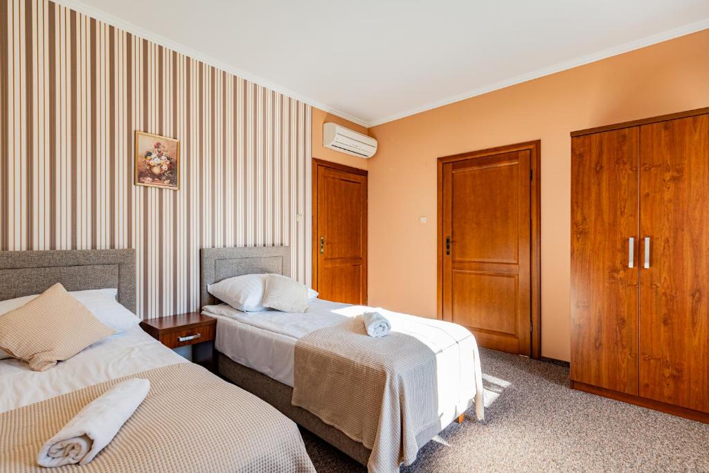 Postel nebo postele na pokoji v ubytování Zajazd Żuławy - Restauracja & Hotel