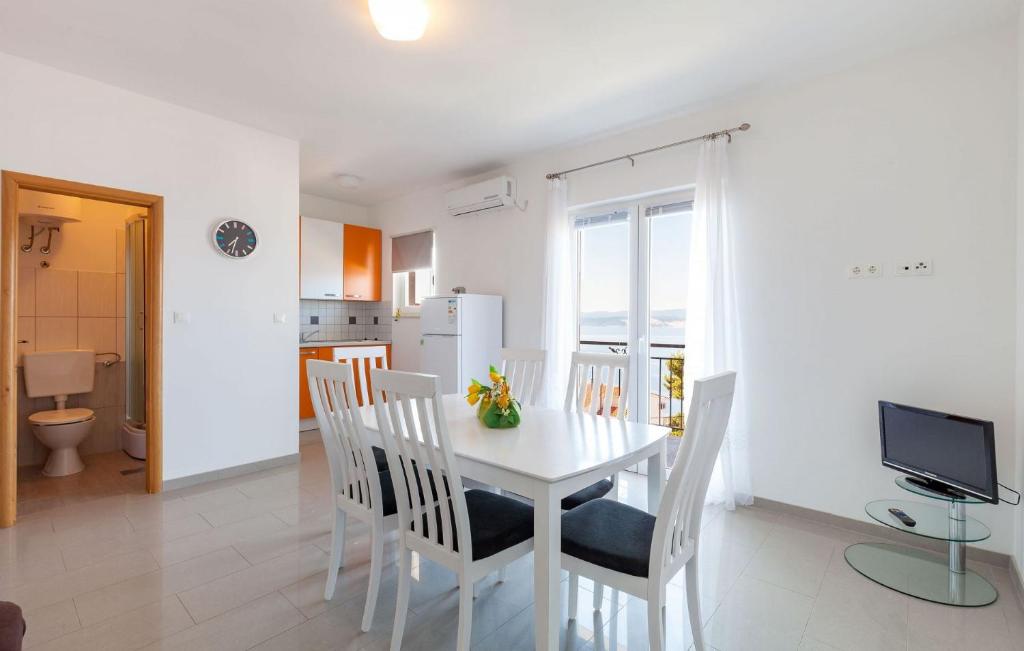 Kuchyňa alebo kuchynka v ubytovaní Apartments Ana