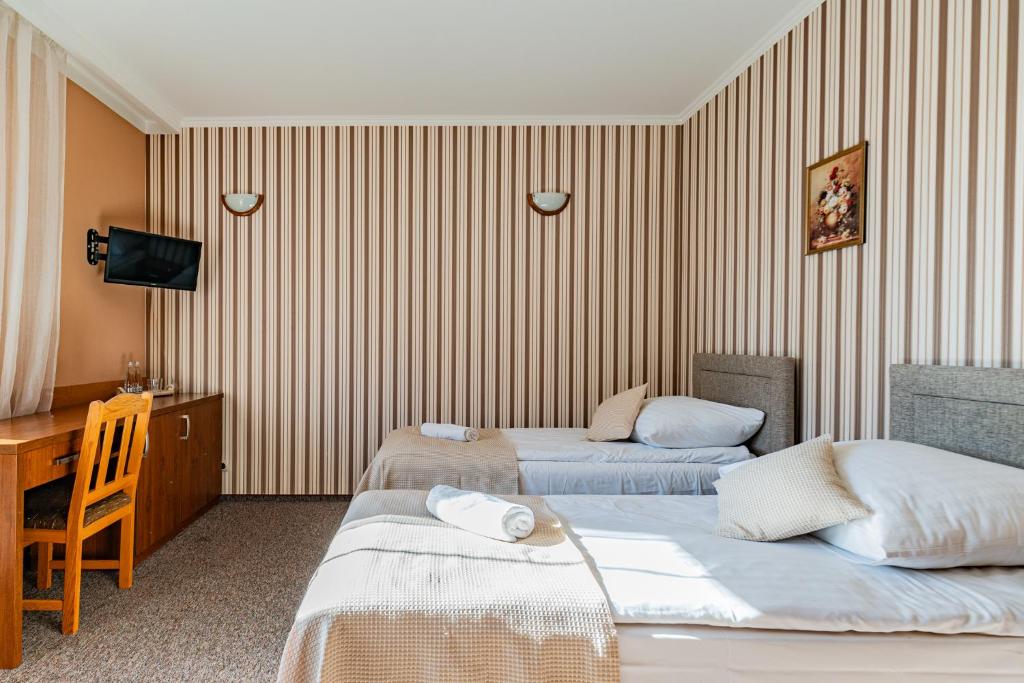 Postel nebo postele na pokoji v ubytování Zajazd Żuławy - Restauracja & Hotel