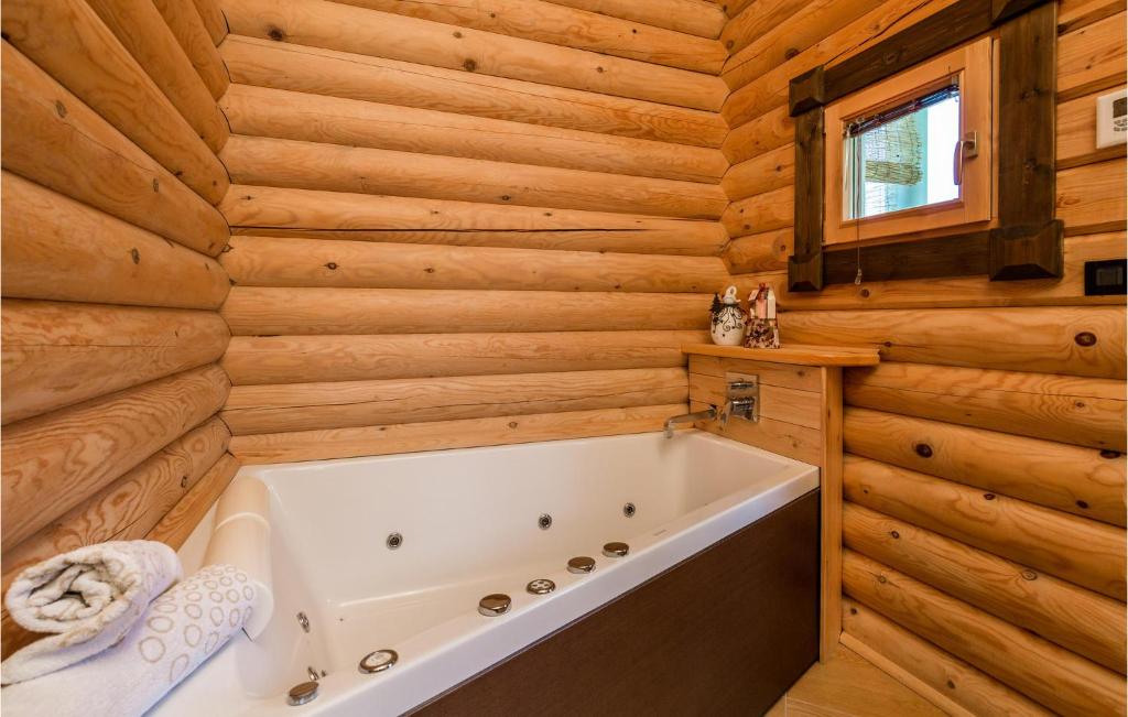 Kúpeľňa v ubytovaní Amazing Home In Ravna Gora With Sauna