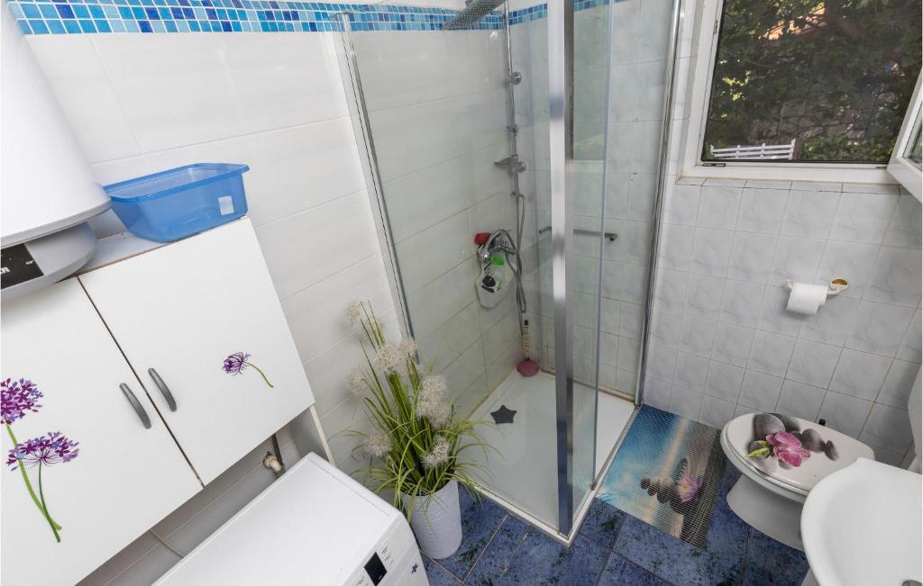 Kúpeľňa v ubytovaní 3 Bedroom Stunning Home In Kastav