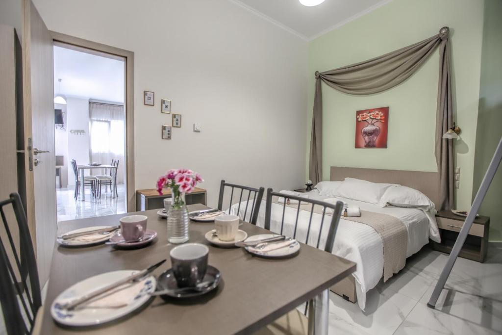 Postel nebo postele na pokoji v ubytování Del Sol #2 Meteora Luxurious Family Suites