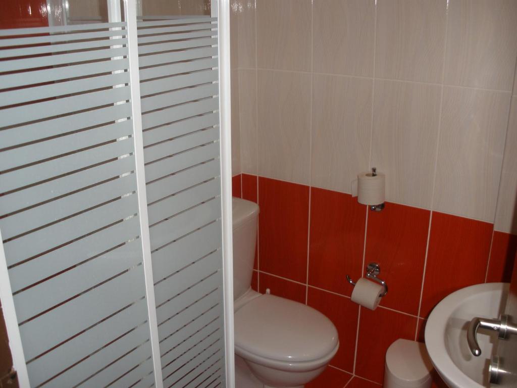 Koupelna v ubytování Pelias Hotel