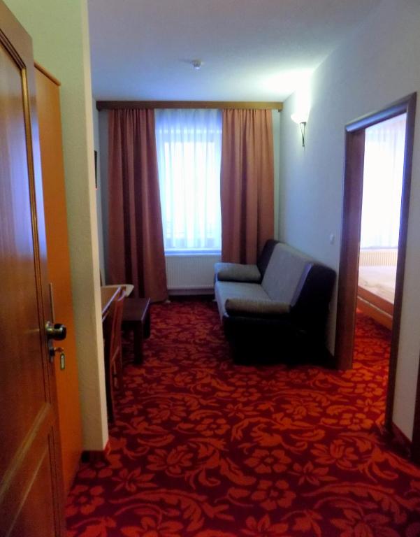 Hotel Knez - Deluxe Double Room (2 Adults + 1 Child)