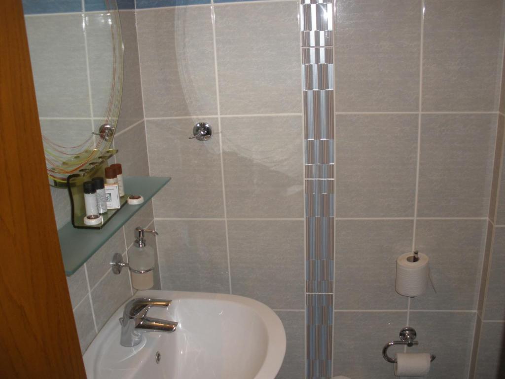 Koupelna v ubytování Pelias Hotel