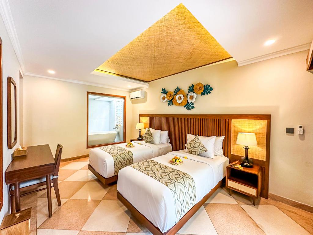 Postel nebo postele na pokoji v ubytování Ghana Villa Seminyak by Pramana Villas