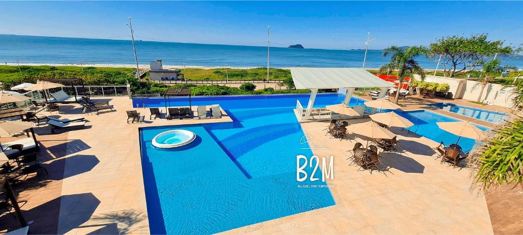 Hồ bơi trong/gần *Bali beach* Incrível homeclub pé na areia