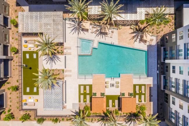 Spacious Resort style 2Bedroom 2Bath Oasis Pool Gym Desert Ridge photo