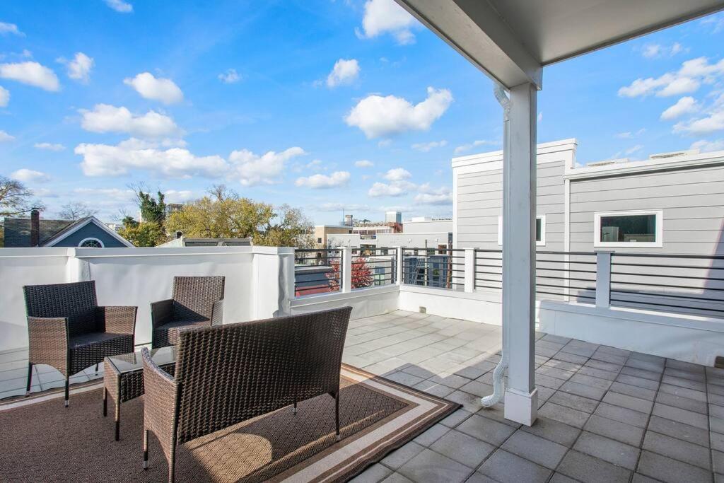 Μπαλκόνι ή βεράντα στο Luxe Penthouse in Old Town Manchester with Views!