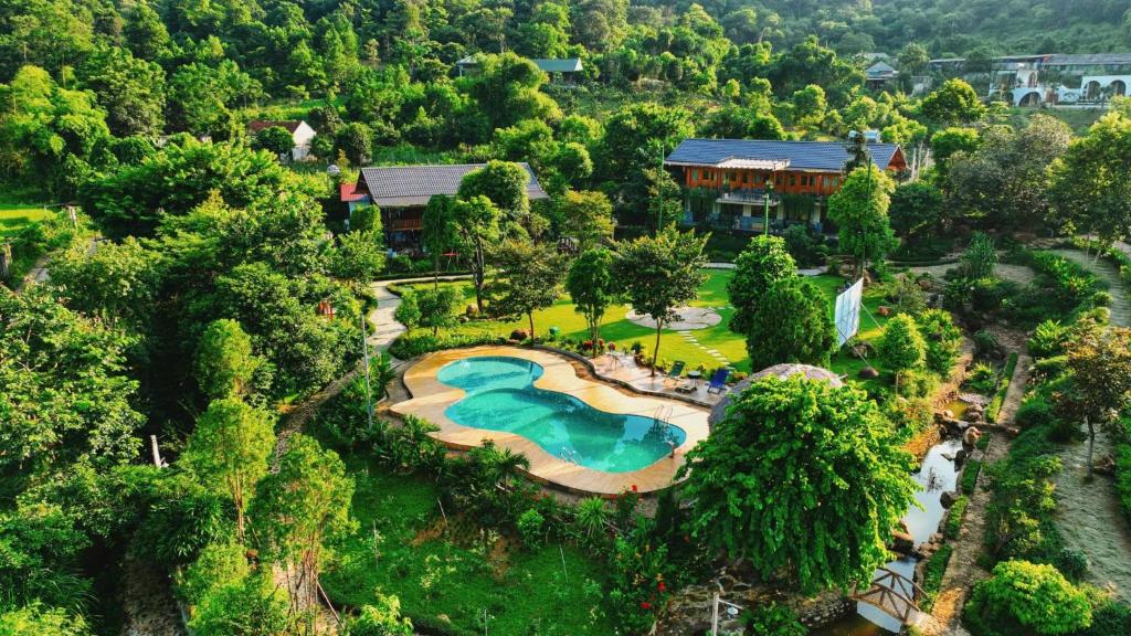 Bazén v ubytování Mường Dy Retreat Ba Vì nebo v jeho okolí