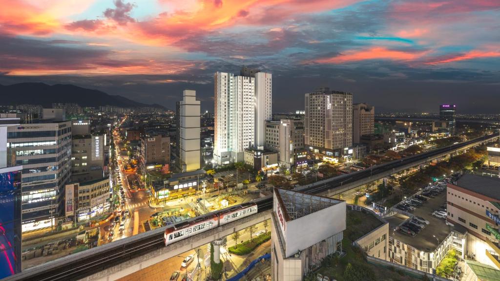 Nespecifikovaný výhled na destinaci Pusan nebo výhled na město při pohledu z hotelu