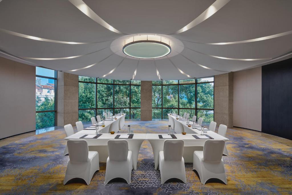 Konferenční prostory v ubytování Hyatt on the Bund Shanghai - a Grand Hyatt hotel, most centrally located at HuangPu river banks in downtown