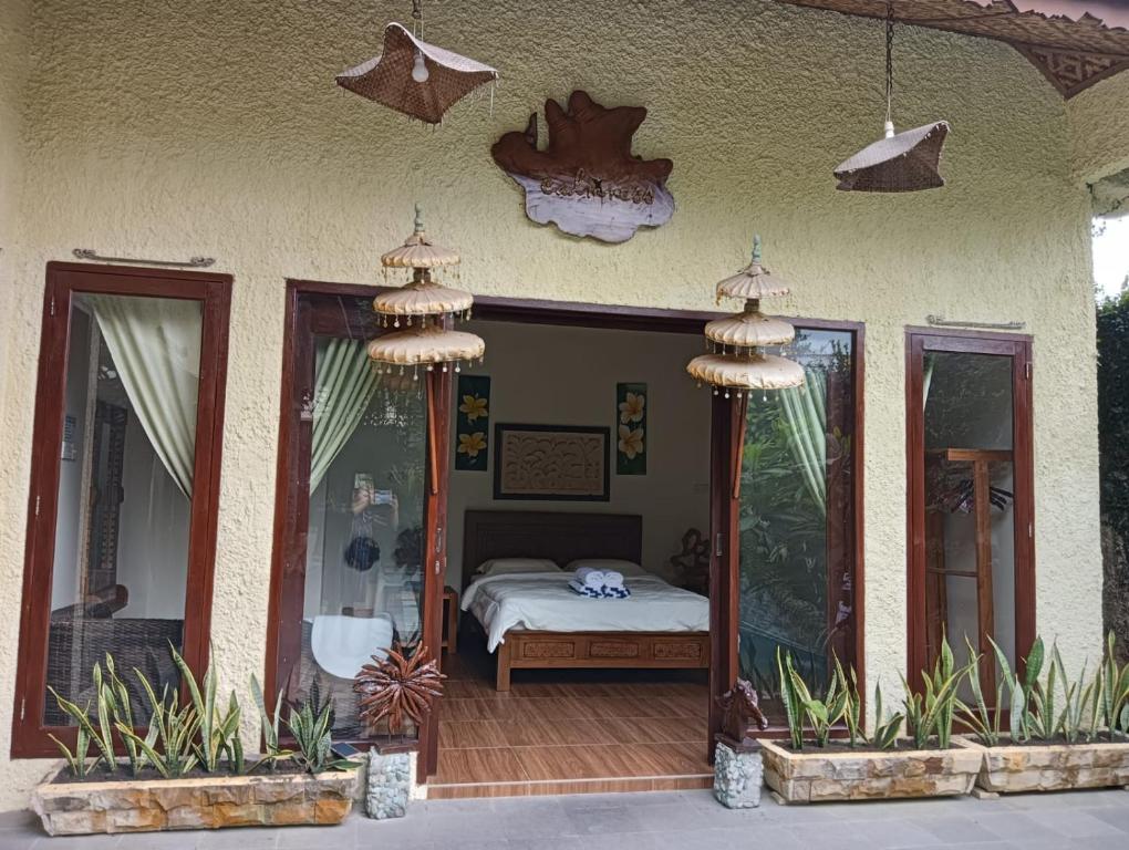 Postel nebo postele na pokoji v ubytování Calmness Villa Syariah