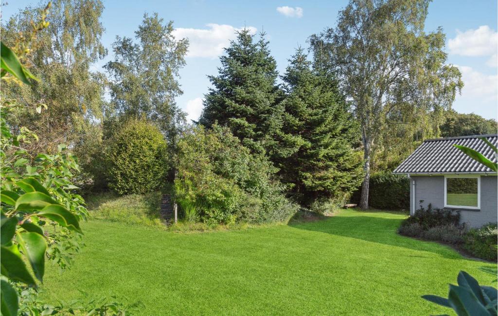 Zahrada ubytování 3 Bedroom Gorgeous Home In Malling