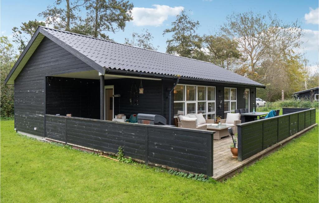 Zahrada ubytování Beautiful Home In Sjællands Odde