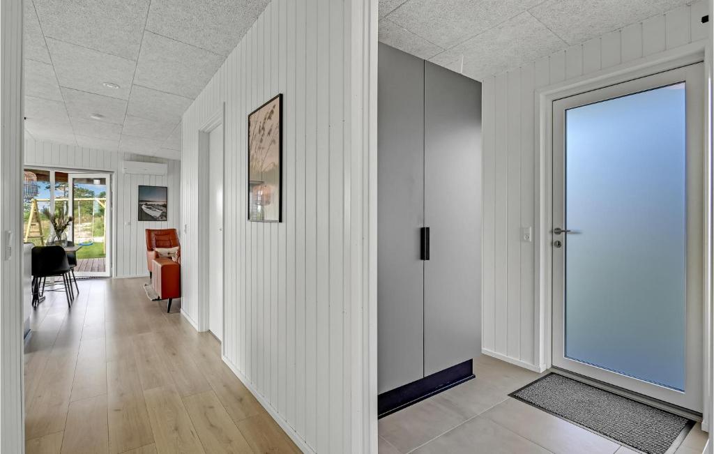 Fotografie z fotogalerie ubytování Beautiful Home In Løgstrup With Kitchen v destinaci Løgstrup