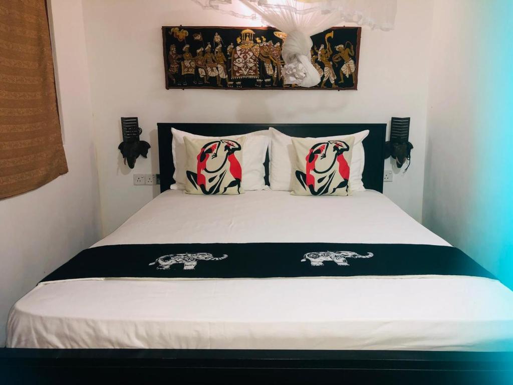 Postel nebo postele na pokoji v ubytování Priya Homestay Kandalama