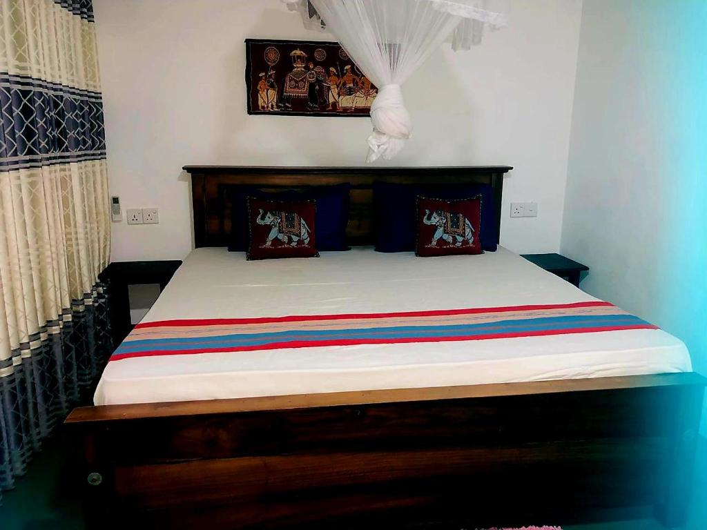 Postel nebo postele na pokoji v ubytování Priya Homestay Kandalama